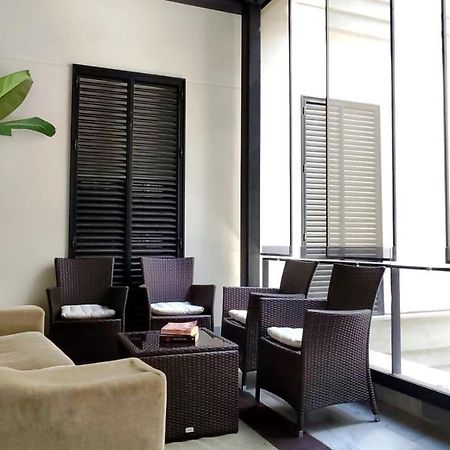 Selecta Elegante Apartamento Con Patio En Centro Historico Seville Luaran gambar