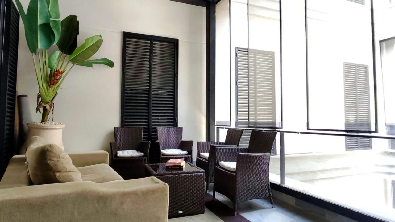 Selecta Elegante Apartamento Con Patio En Centro Historico Seville Luaran gambar