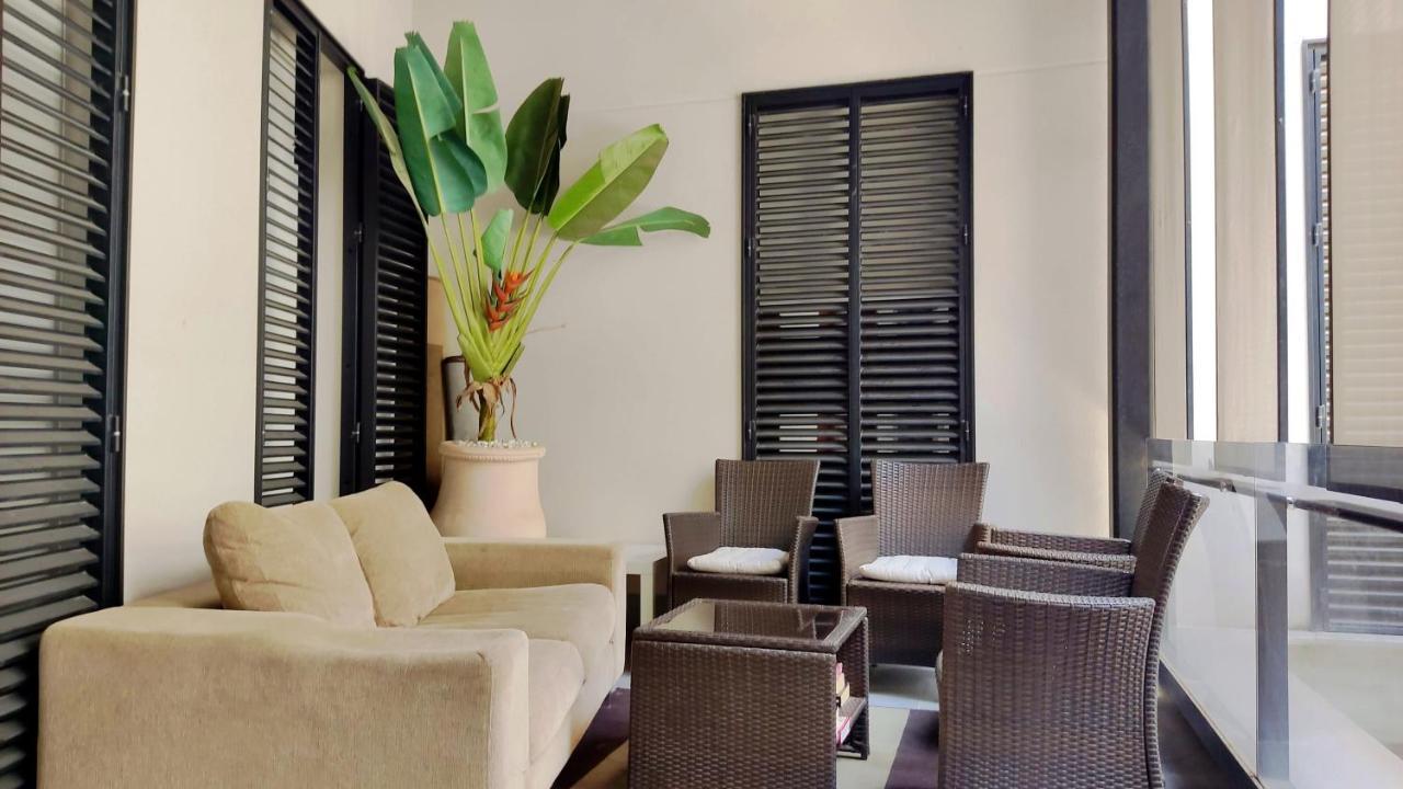 Selecta Elegante Apartamento Con Patio En Centro Historico Seville Luaran gambar
